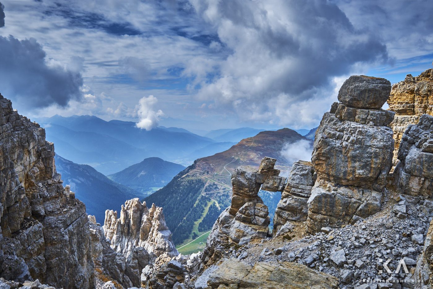 Latemar Bergwanderung zur Pisa Hütte - das Latemar Fenster