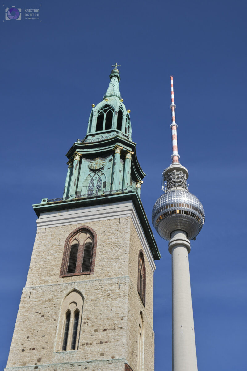 St. Marienkirche und der Fernsehturm am Alexanderplatz